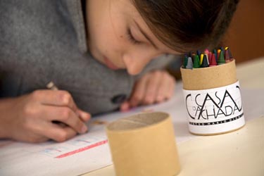 Foto criança desenhando "Asobiando à vontade"