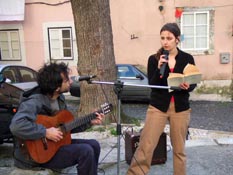 Diana e Pedro cantão com letras de Mário Dionísio